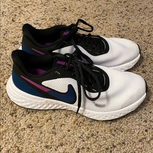 Great condition women’s Nike running shoes in 8.5